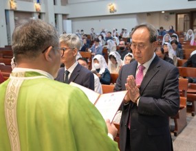 2025년 10월 26일 교중미사 중 사목 상임 위원 임명상 수여식이 있었습니다.

사목총회장                       :   정은용 스테파노
기획,홍보분과장(수석부회장) :   오장우 아오스딩
부회장,남성총구역장           :   강중면 루포
부회장,여성총구역장           :   강태영 아녜스
사목 여총무                     :   박은매 아녜스
사목 남총무                     : 김성혁 요셉
재정분과장                      :   이석례 율리안나
전례분과장                      :   이매숙 루시아
선교분과장                      :   이영국 막시밀리안 콜베
교육분과장                      :   이명숙 엘레나
시설분과장                      :   유용석 스테파노
노인분과장                      :   임태수 베드로
환경분과장                      :   김성옥 아델라
문화체육분과장                :   김종오 베네딕도
가정사회분과장                :   이진숙 마리아
청년분과장                      :   김미영 로사

제13대 사목 상임 위원들께서 겸손과 성실로
기쁘게 봉사해 주시기를 바라며,
교우분들께서는 기도로 응원해 주시기 바랍니다.

- 주임신부 박준호 바오로 -