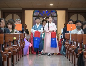봉헌예절 
꽃, 초, 예물 봉헌
