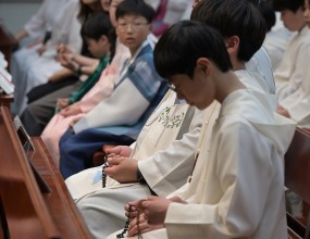 성모의 밤 묵주기도 (환희의 신비)

1단 : 사목회 (교회와 레오 14세 교황을 위하여)
2단 : 꾸리아 (대선을 앞두고 있는 우리나라를 위하여)
3단 : 여성구역 (전쟁으로 고통받고 있는 이들을 위하여)
4단 : 주일학교 (본당공동체를 위하여)
5단 : 성모회 (우리 모두 자신의 성화를 위하여)